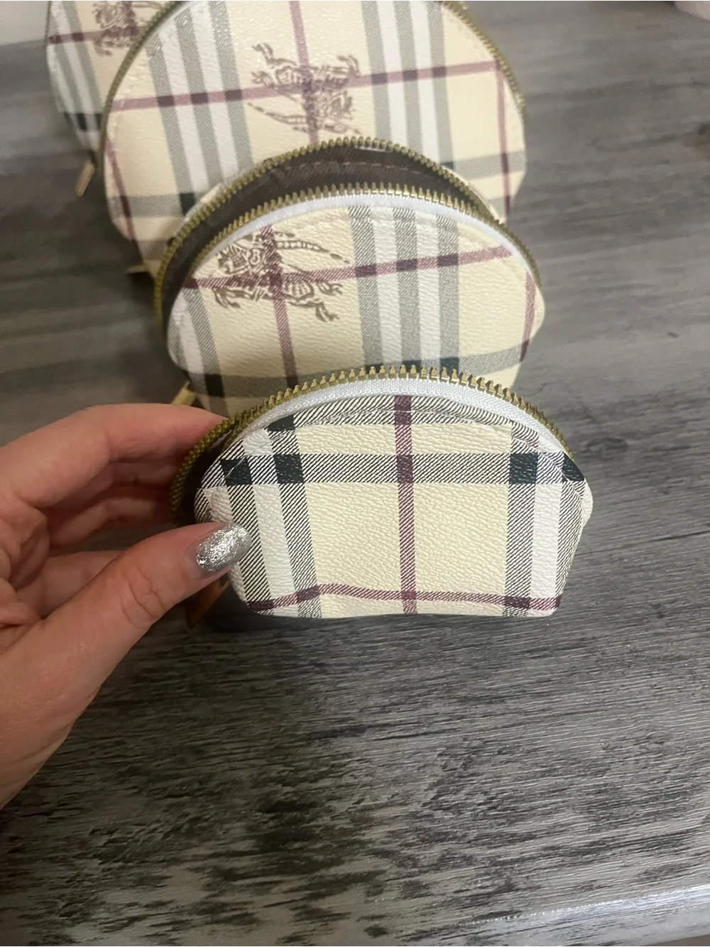 Checked Cream Zip Cosmetic Pouch